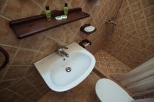 A bathroom at Eudora Full Guest House