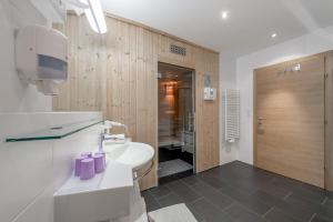 Koupelna v ubytování Apart Hotel Garni Wieser