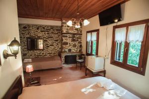 A bed or beds in a room at Eudora Full Guest House