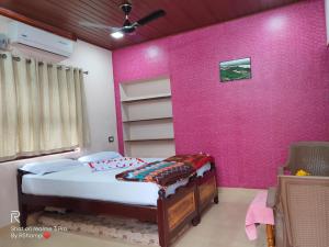 Postel nebo postele na pokoji v ubytování Manasa guest House