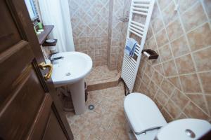 A bathroom at Eudora Full Guest House