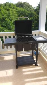 Barbecuefaciliteiten beschikbaar voor gasten van het appartement