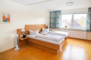 Postel nebo postele na pokoji v ubytování Das Gästehaus Puschendorf + 27 fotografií