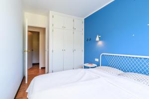 Posteľ alebo postele v izbe v ubytovaní SR-32 BEGUR SA RIERA 4 PAX