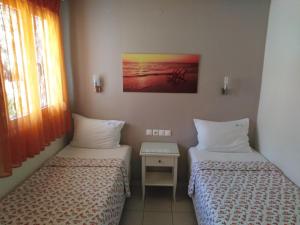 Кровать или кровати в номере Haris Hotel Apartments and Suites