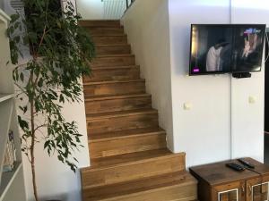 En tv och/eller ett underhållningssystem på RELAX Guest House
