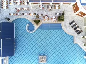 Бассейн в Minos Imperial Luxury Beach Resort & Spa Milatos или поблизости