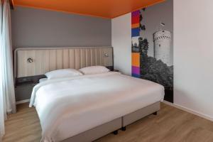 Letto o letti in una camera di Park Inn by Radisson Meriton Conference & Spa Hotel Tallinn