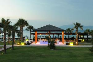 
a park with a pool and a fountain at Radisson Blu Resort & Spa Cesme in Çeşme
