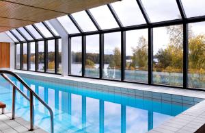 Bazén v ubytování Radisson Blu Hotel Espoo nebo v jeho okolí + 37 fotografií