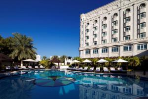 Majoituspaikassa Radisson Blu Hotel, Muscat tai sen lähellä sijaitseva uima-allas