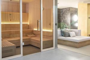 Tempat tidur dalam kamar di Radisson Blu Hotel Köln