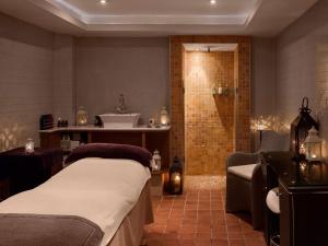 Ein Bett oder Betten in einem Zimmer der Unterkunft Radisson BLU Hotel and Spa, Limerick