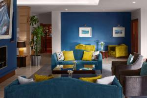 Ein Sitzbereich in der Unterkunft Radisson BLU Hotel and Spa, Limerick