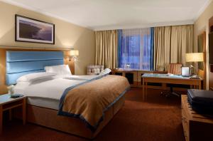Ein Bett oder Betten in einem Zimmer der Unterkunft Radisson BLU Hotel and Spa, Limerick