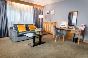 Un lugar para sentarse en Radisson BLU Hotel & Spa, Little Island Cork