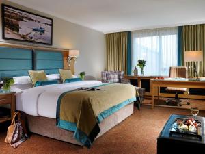 Ein Bett oder Betten in einem Zimmer der Unterkunft Radisson BLU Hotel and Spa, Limerick