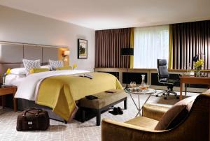 Ein Bett oder Betten in einem Zimmer der Unterkunft Radisson BLU Hotel and Spa, Limerick