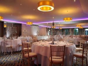 Ein Restaurant oder anderes Speiselokal in der Unterkunft Radisson BLU Hotel and Spa, Limerick 