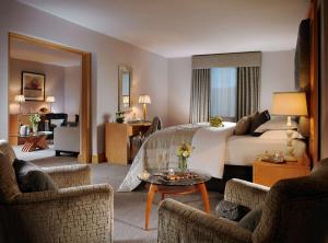 Ein Sitzbereich in der Unterkunft Radisson BLU Hotel and Spa, Limerick