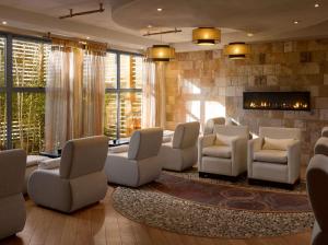 Ein Sitzbereich in der Unterkunft Radisson BLU Hotel and Spa, Limerick
