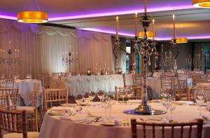 Ein Restaurant oder anderes Speiselokal in der Unterkunft Radisson BLU Hotel and Spa, Limerick 