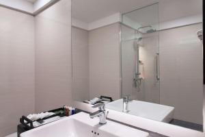 Koupelna v ubytování AIHO Hotel Medan