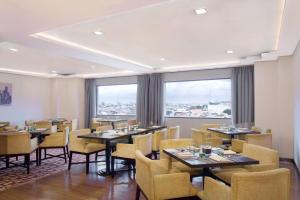 Posezení v ubytování AIHO Hotel Medan