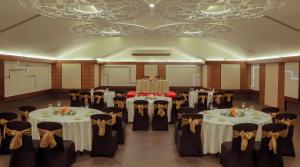 a banquet hall with tables and chairs in a room at Radisson Blu Resort Temple Bay Mamallapuram in Mahabalipuram