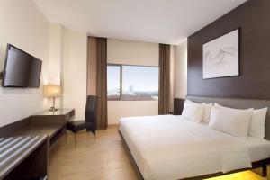 Postel nebo postele na pokoji v ubytování AIHO Hotel Medan