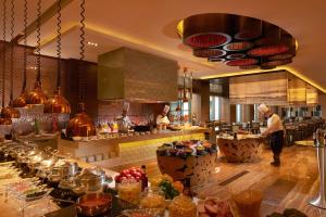 Comida no hotel ou em algum lugar perto