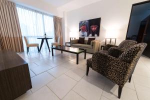 Area tempat duduk di Decapolis Hotel Panama City