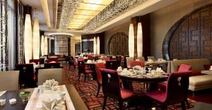 Um restaurante ou outro lugar para comer em Radisson Blu Hotel Liuzhou
