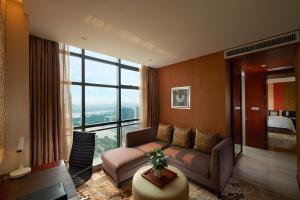 Ruang duduk di Radisson Blu Hotel Liuzhou