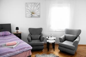 Posedenie v ubytovaní Flexible SelfCheckIns 15 & 19 - Zagreb - Garage - Loggia - New - Apartments Repinc