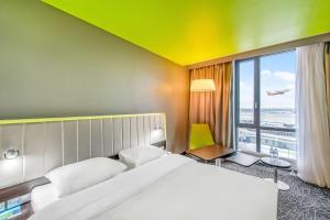 Postel nebo postele na pokoji v ubytování Park Inn by Radisson Pulkovo Airport
