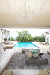 Bazen u ili blizu objekta The Liming Bequia