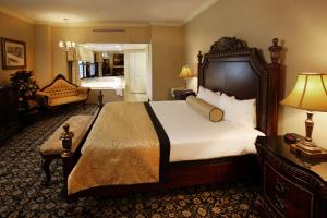The Claridge Hotel客房内的一张或多张床位