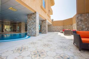 Bazén v ubytování Radisson Blu Plaza Jeddah nebo v jeho okolí