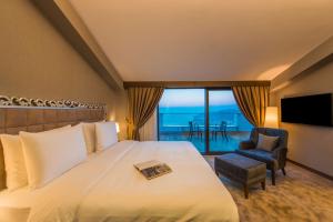 TV a/nebo společenská místnost v ubytování Radisson Blu Hotel, Ordu