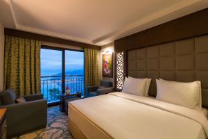 Postel nebo postele na pokoji v ubytování Radisson Blu Hotel, Ordu