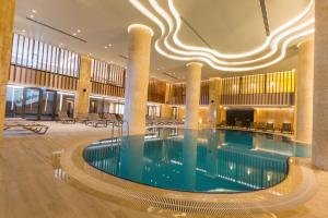 The swimming pool at or close to Radisson Blu Hotel Trabzon