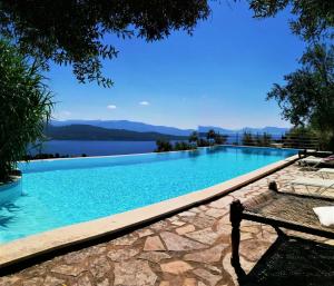 a swimming pool with a view of a lake at Cielo in Lygia