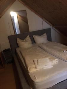 Katil atau katil-katil dalam bilik di Zimmer im Dachgeschoss