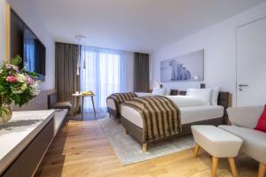 Ліжко або ліжка в номері Radisson Blu Hotel Reussen, Andermatt