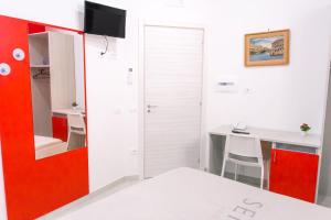 Serena Rooms tesisinde bir odada yatak veya yataklar