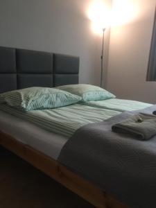 Posteľ alebo postele v izbe v ubytovaní livingROOM_Wroc_Mosiężna