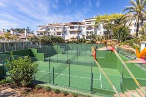Tenis alebo squash v ubytovaní 2034 Hacienda Nagueles I Marbella Golden Mile alebo jeho okolí