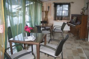 Posezení v ubytování Ferienhaus Alpenroyal