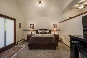 a large bedroom with a bed and two night stands at Yosemite Magic Studio "B" in Yosemite West